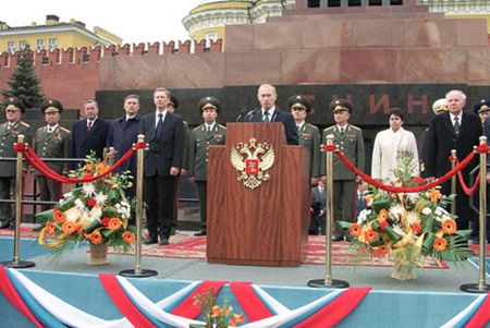 Vladimir Putin 9 May 2001-5.jpg