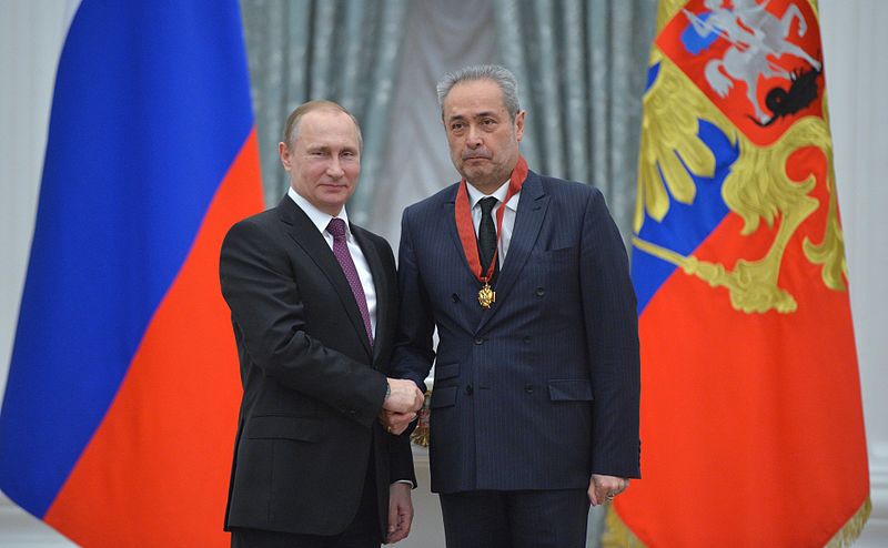 File:Vladimir Putin at award ceremonies (2016-03-10) 29.JPG