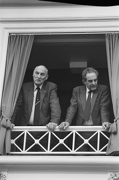 File:W. Minco (l) en Th. van Lier in de loge, Bestanddeelnr 934-3954.jpg