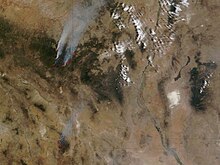 Wallow North and Horseshoe Two Fires (lower left), Arizona. NASA satellite image, midday, June 12, 2011. Vertical line is AZ-NM state line. Wallow & H2 fires, 6-12-11.jpg