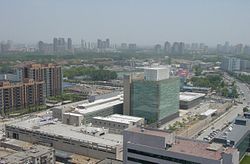 Pli larĝa Photograph of Chancery Office Building Showing Glass Curtain Wall-large.jpg