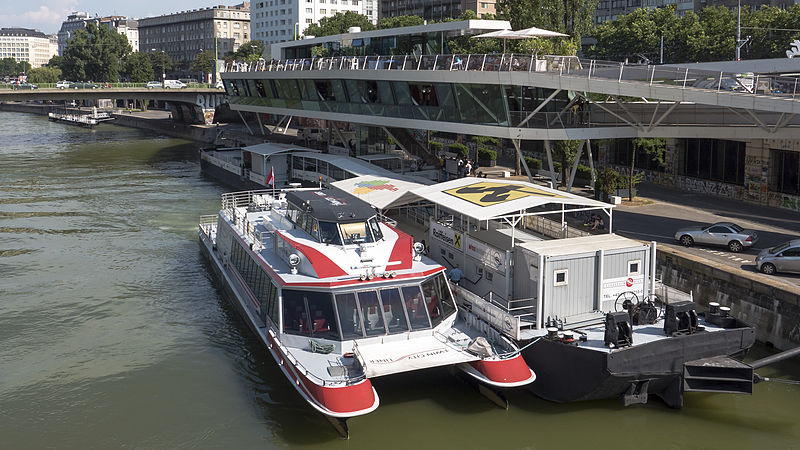 File:Wien 01 Donaukanal Twin City Liner a.jpg