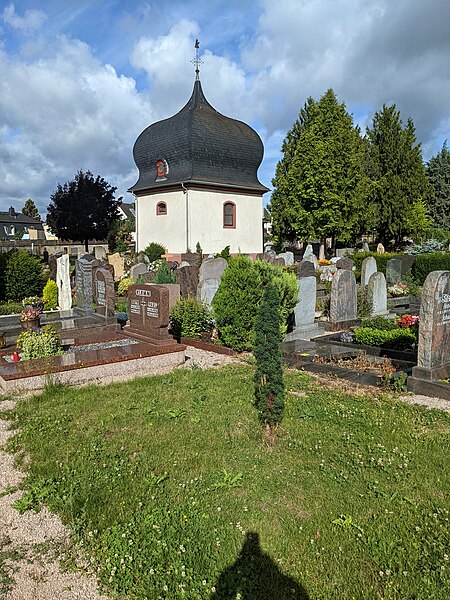 File:Winkel-St Walburga-22-Friedhofskapelle-2021-gje.jpg