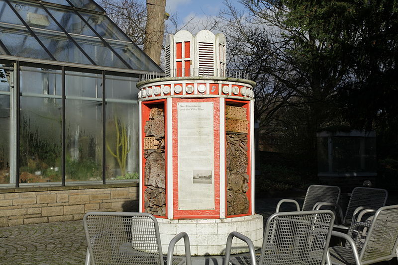 File:Wuppertal - Hardt - Botanischer Garten - Insektenhotel 01 ies.jpg