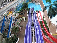 Большой аквапарк. Аквапарк World Waterpark. Самый большой аквапарк. Самый большой аквапарк в Москве. Большие горки аквапарка.