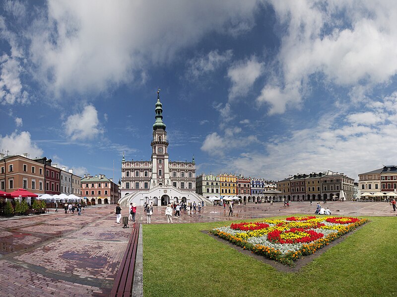 File:Zamosc rynek ratusz.jpg