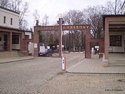 Hlavní vchod do Olšanských hřbitovů