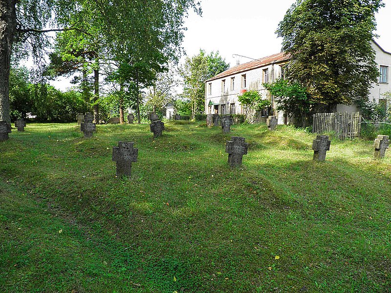 File:Военное захоронение-2 (le cimetière) - Bontrager - Panoramio.jpg