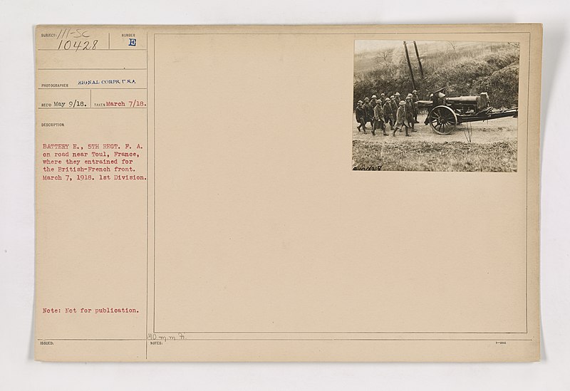 File:111-SC-10428 - Battery E., 5th Regt. F.A. on road near Toul, France, where they entrained for the British-French front. 1st Division. - NARA - 55181189.jpg