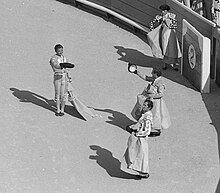 1971. Junio, 27. César Girón en la Corrida del Sesquicentenario en Valencia.jpg