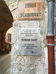 Plaque commémorative sur le domicile de Romain Gary et Lesley Blanch à Roquebrune
