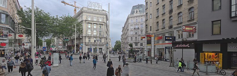 File:2017-05-20 AT Wien 06 Mariahilf & Wien 07 Neubau, Mariahilfer Straße, Bundesländerplatz (51022968868).jpg