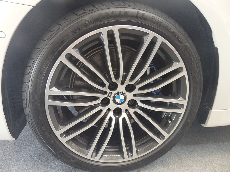 File:2019 BMW 530i M Sport (9).jpg