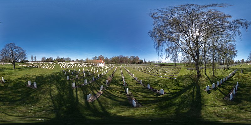 File:2020-04-11 144402 Hanover Military Cemetery CWGC.jpg