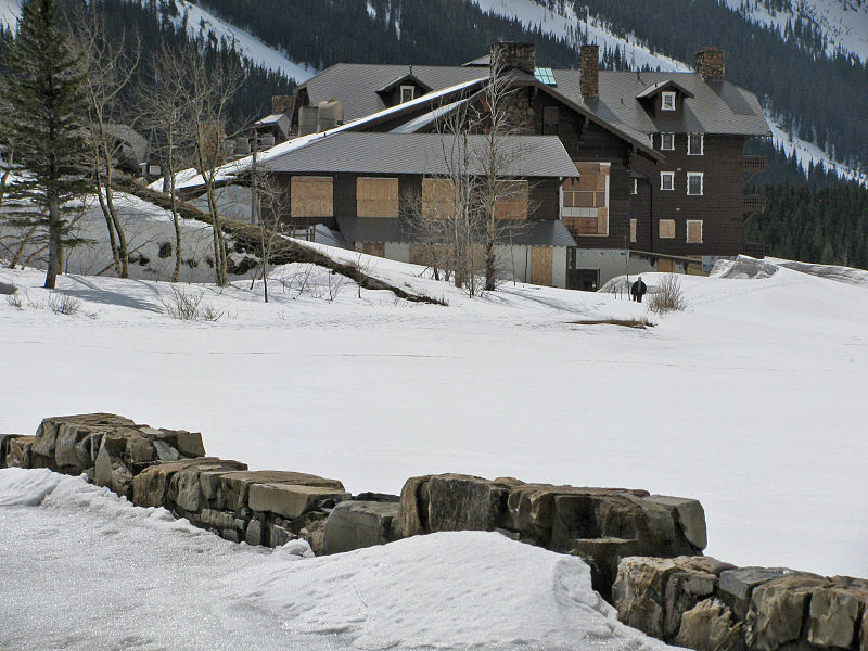 File:4-4-12-Many Glacier Hotel (6901831686).jpg