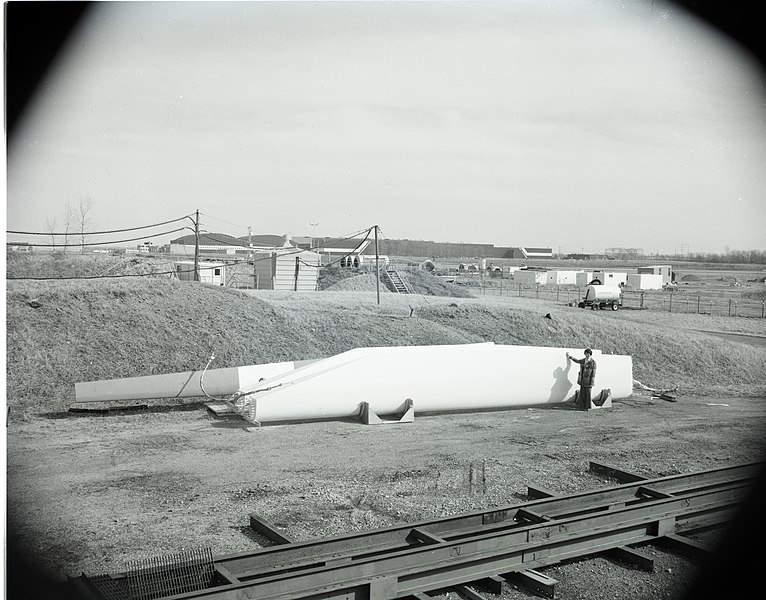 File:40 FOOT LONG WODDEN WIND TURBINE BLADE - NARA - 17475874.jpg