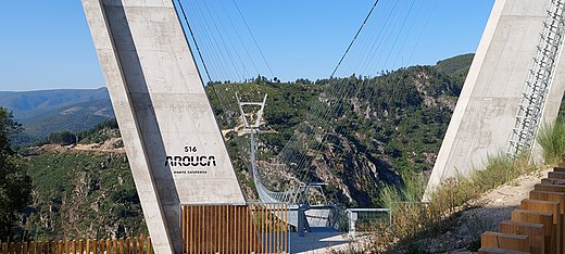 Эстрела новаиш фото. Мост Arouca 516. Мост Ponte 516 Aurousa. Простой подвесной пешеходный мост. Город Арока Португалия.