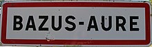 Panneau d'entrée de l'agglomération de Bazus-Aure