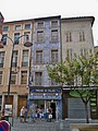 Gebäude 65, Place du Général-de-Gaulle in Carpentras Höhe, Dach, Schild