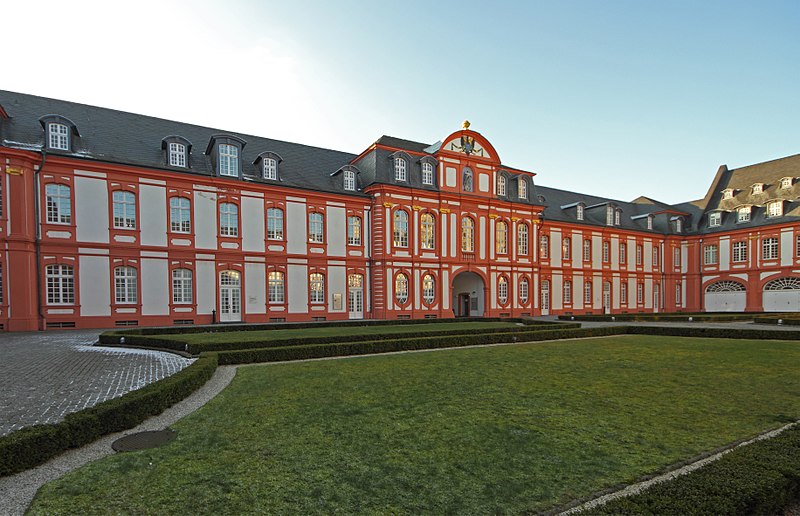 File:Abtei Brauweiler Innenhof 03.jpg