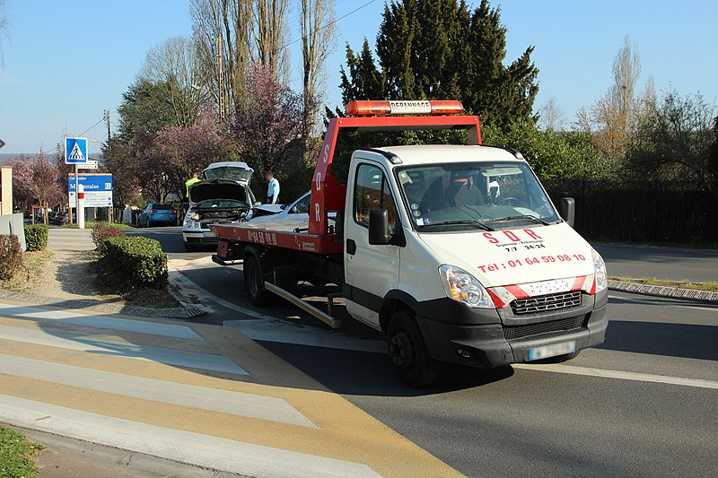 File:Accident à Gif-sur-Yvette le 8 avril 2015 - 2.jpg