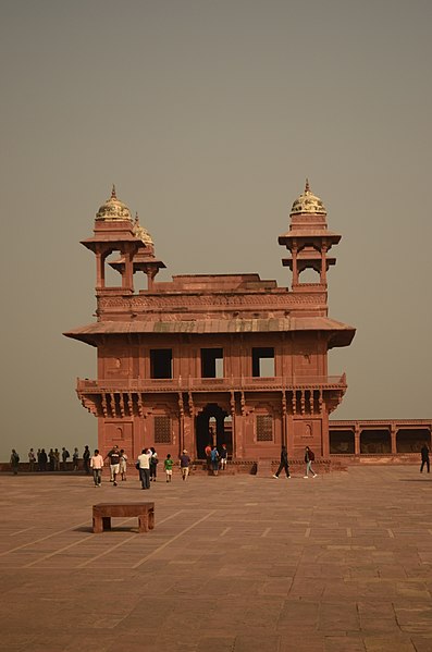 File:Agra, RTW 2012 (8409417773).jpg