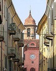 A view of Via Vittorio Emanuele in the center of Alba.