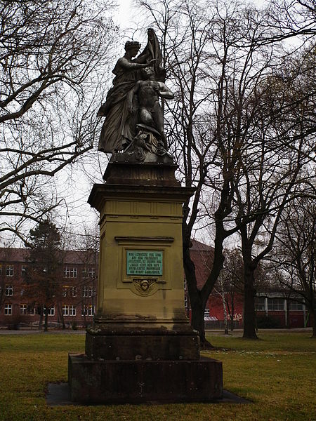 File:Alter Friedhof Karlsruhe Denkmal Februar 2012.JPG