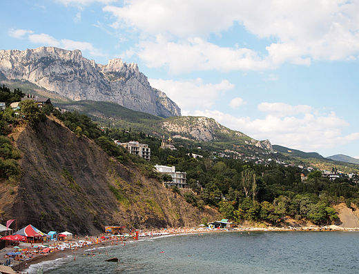 Алупка крым. Крым Алупка море. Черное море Алупка. Лагерь в Алупке.