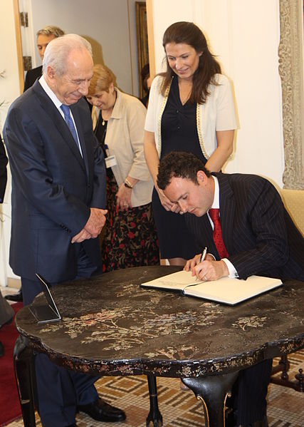 File:Ambassador signs the guest book (5056789324).jpg