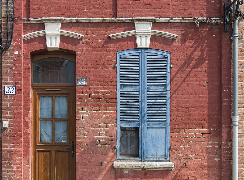 File:Amiens France Buildings-in-Rue-Motte-02.jpg