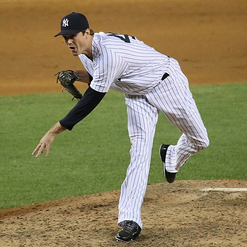 Miller pitching for the New York Yankees in 2015