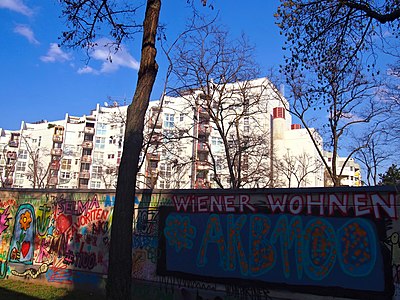 Ankerbrotgründe mit Wiener-Wohnen-Graffiti