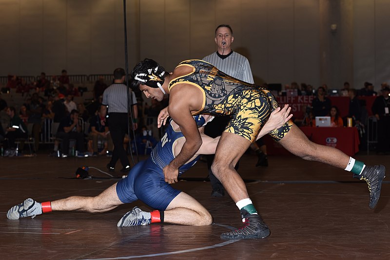 File:Anthony Valencia vs Jonathan Carrera (28794173997).jpg