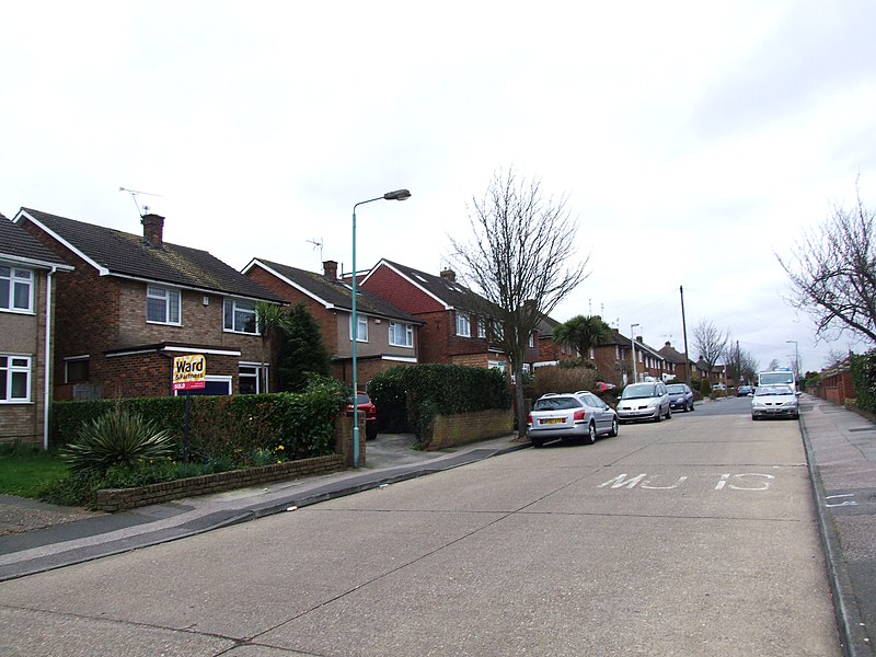 File:Arthur Road, Rainham - geograph.org.uk - 3870074.jpg