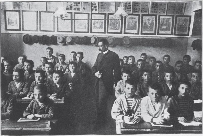 File:Athina - Syllogos Parnassou - 1896 - Schule.JPG