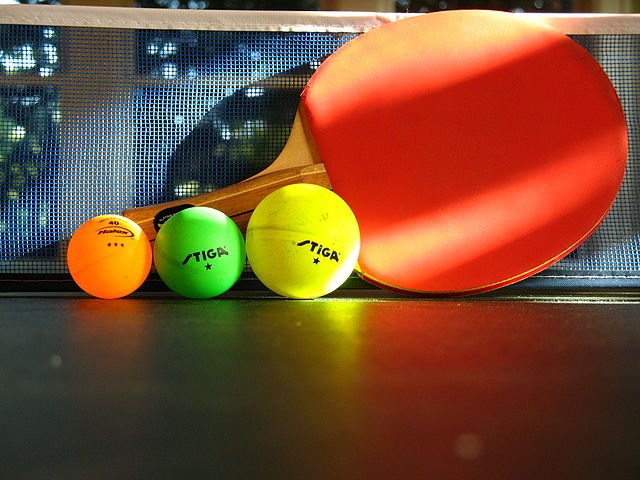 Table Tennis racket with 3 different sizes of the celluloid ball