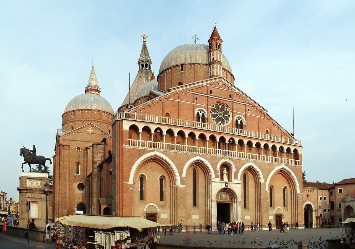 File:Basilica di Sant'Antonio da Padova.jpg - Wikimedia Commons