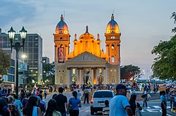Basilica of the chinita on the night of the Nazarene procession.jpg