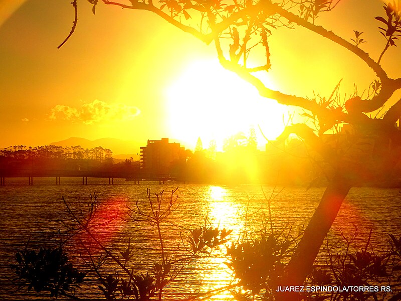 File:Beautiful white-yellow sunset6.jpg