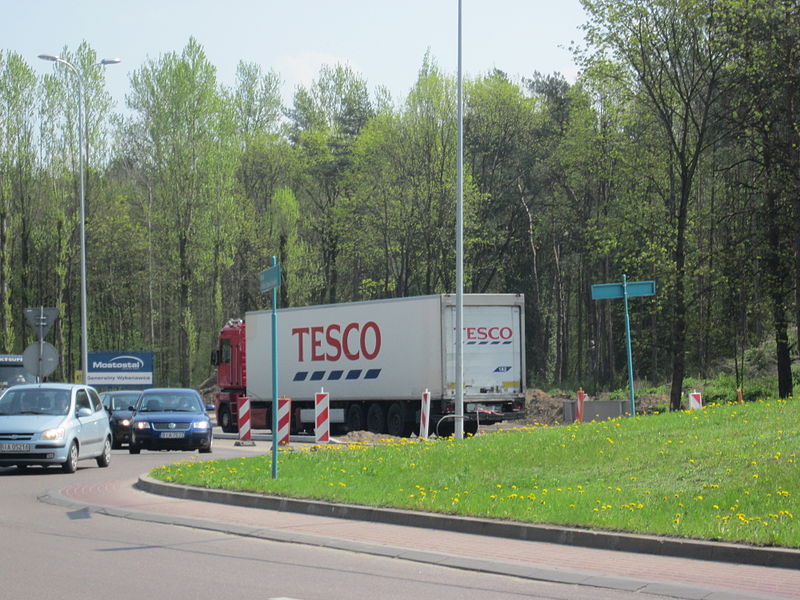 File:Białystok delivery trucks of Tesco 1.jpg