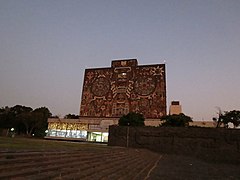 Biblioteca central de la UNAM al amanecer 32.jpg