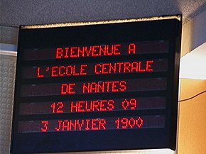 An electronic sign at Ecole centrale de Nantes on 3 January 2000, incorrectly displaying the year as 1900. Translation: "Welcome to the Central School of Nantes 12:09 3 January 1900." Bug de l'an 2000.jpg