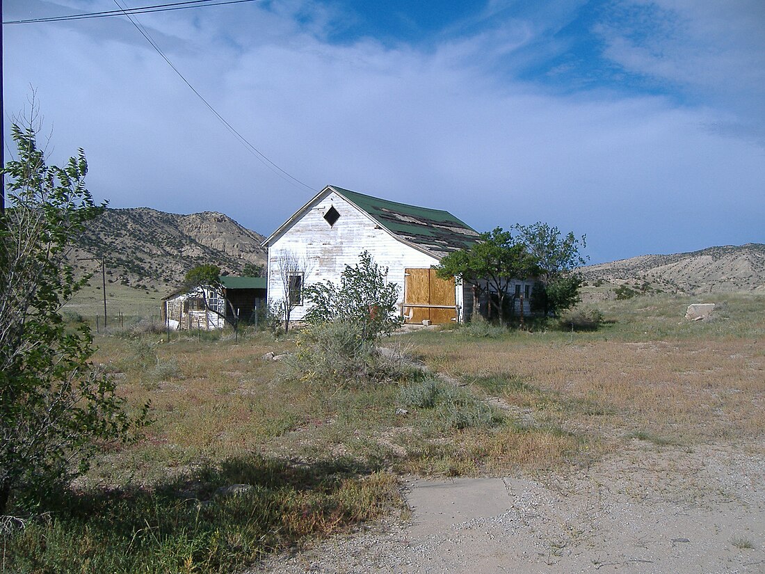 File:Building in Tohatchi - panoramio.jpg