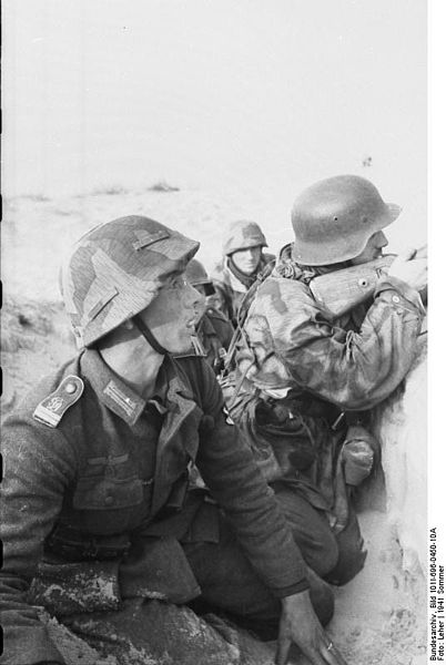 File:Bundesarchiv Bild 101I-696-0450-10A, Russland, Soldaten im Schützengraben.jpg