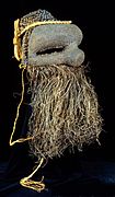 COLLECTIE TROPENMUSEUM Gevlochten raffia masker gebruikt tijdens Initiatiefeesten TMnr 3359-1.jpg