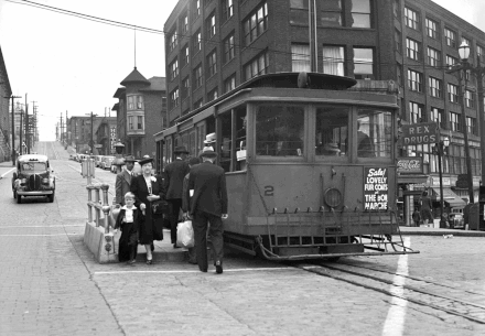 A Seattle cable car in 1940, just before service ended. Seattle was the last city in the U.S. to abandon all its street cable railways, with the last three lines all closing in 1940, leaving San Francisco as the only U.S. city where cable cars continued to operate.[14]