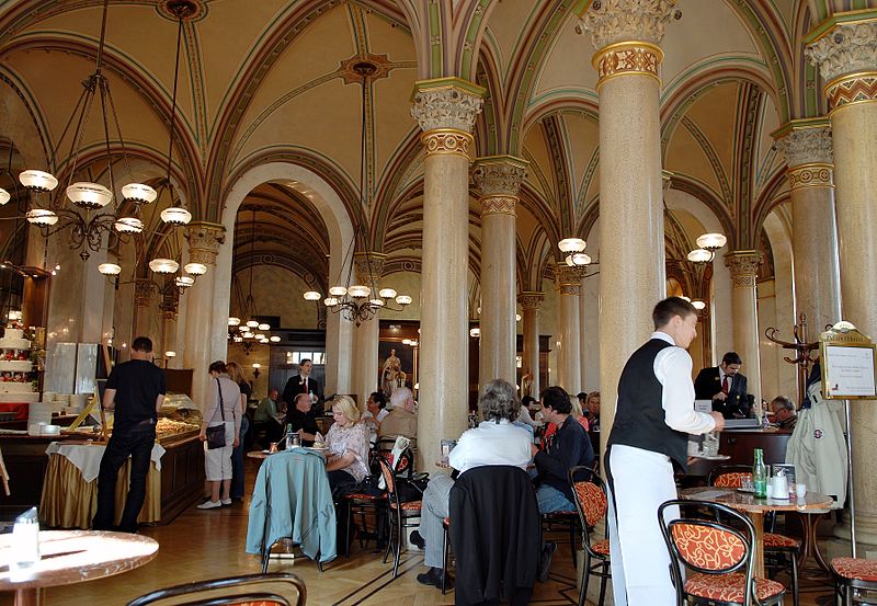 File:Cafe Central innen.jpg