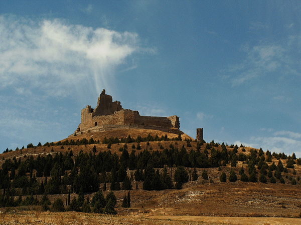 The ruins of the castle of Castrojeriz, which Nuño governed in 1173–77