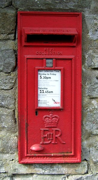 File:Close up, Elizabeth II postbox on Eastham Street, Clitheroe - geograph.org.uk - 5141440.jpg